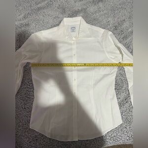 Books Brothers Woman’s White Button up Blouse Size 6